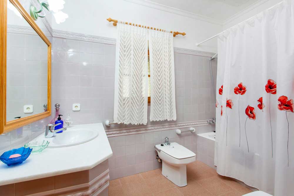 Bathroom with a bath in a rental house of Ibiza